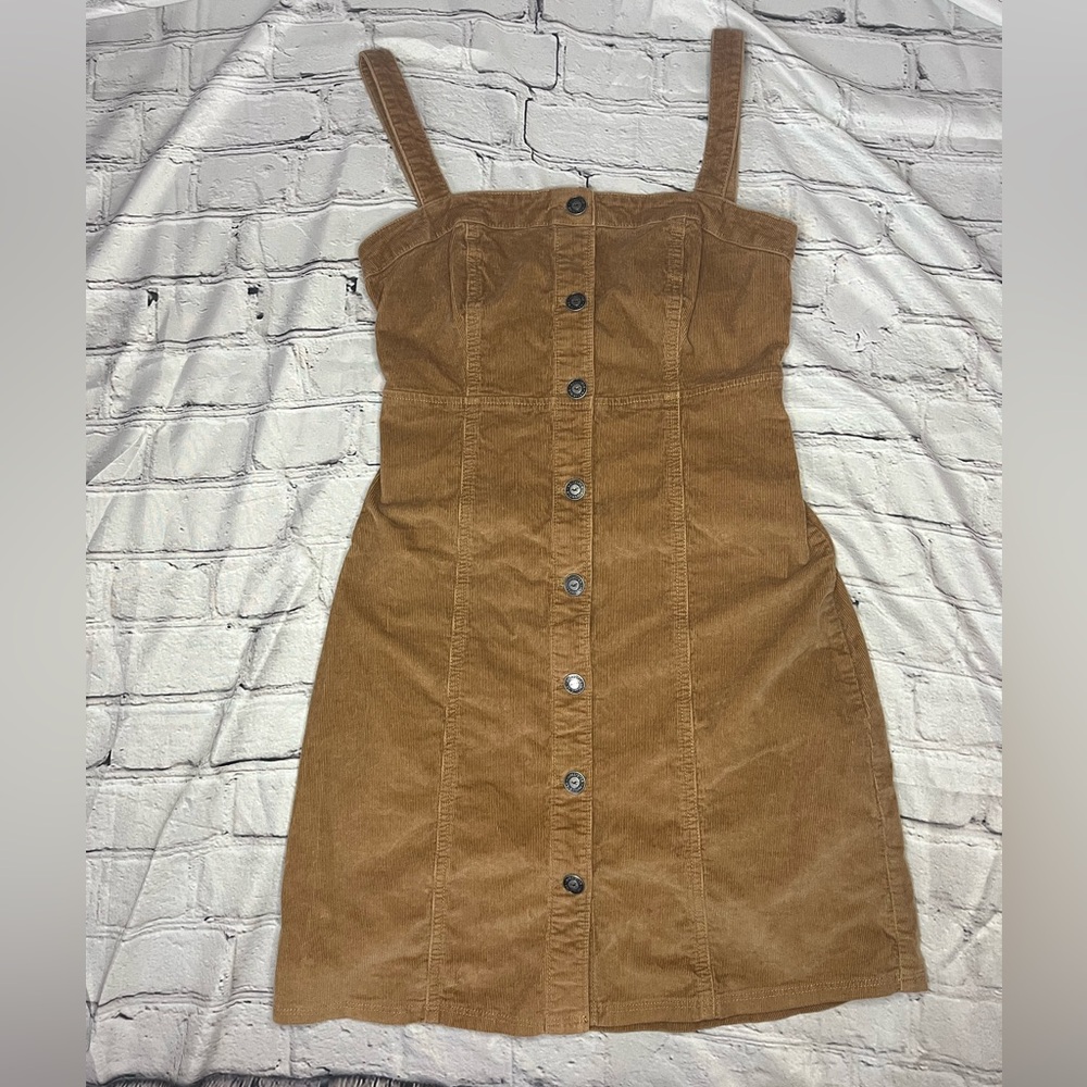 Hollister corduroy dress
SIZE XS